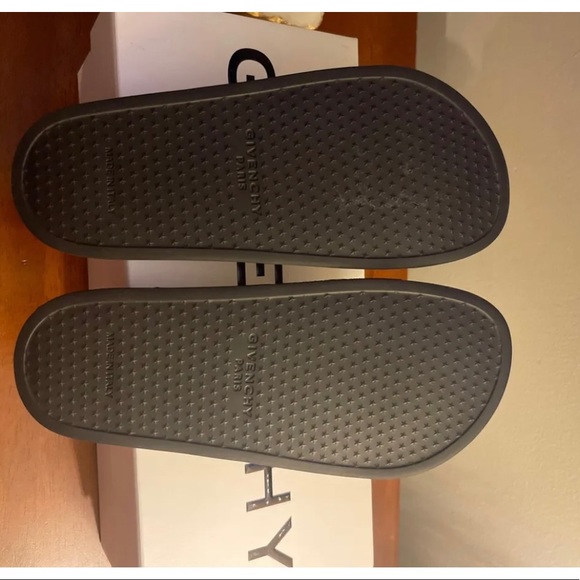 Authentic Givenchy tortoise pool slides - Picture 3 of 5